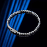 Pulsera de tenis de moissanita de 2 mm con bisel redondo de plata esterlina helada
